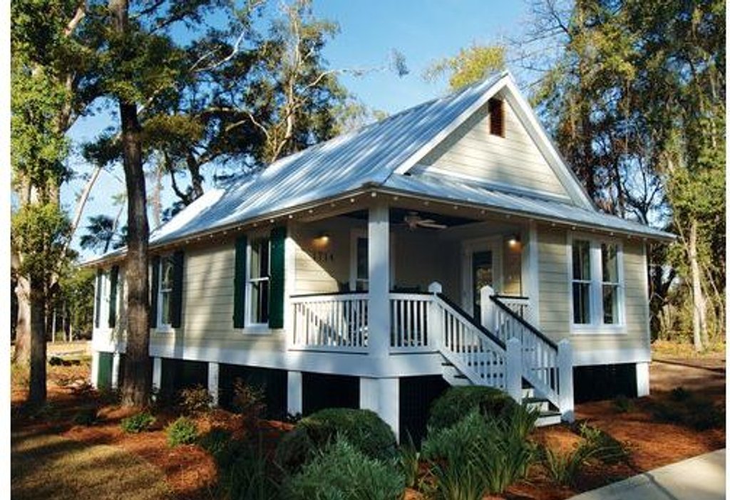 Cottage Style House Plan - 3 Beds 2 Baths 1025 Sq/Ft Plan #536-3