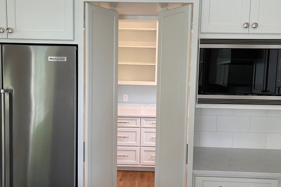 Interior - Kitchen 4 for Craftsman House Plan #437-122 - 4 bed, 4 bath