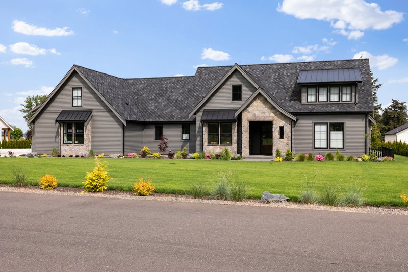 Farmhouse Style House Plan - 5 Beds 4 Baths 3491 Sq/Ft Plan #1070-227