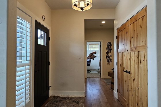 Interior - Entry for Ranch House Plan #1105-9 - 3 bed, 2.5 bath