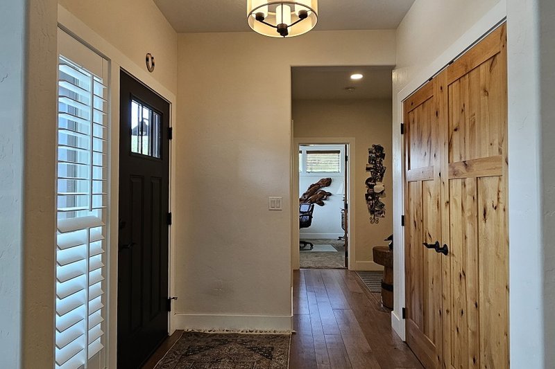 House Design - Interior - Entry for Ranch House Plan #1105-9 - 3 bed, 2.5 bath