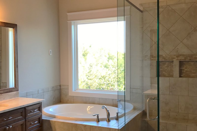 Dream House Plan - Interior - Master Bathroom 1 for Craftsman House Plan #437-85 - 4 bed, 4.5 bath
