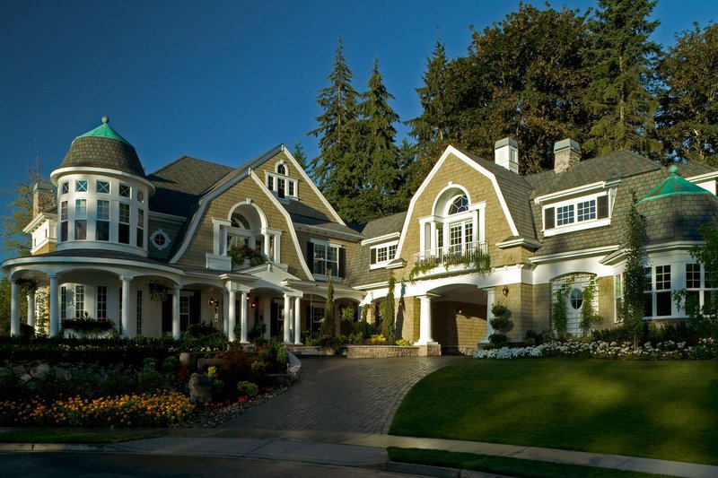 Dream House Plan - Traditional Photo Plan #132-216