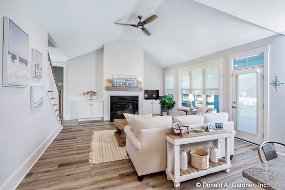 Interior - Family Room for Craftsman House Plan #929-1082 - 3 bed, 2.5 bath