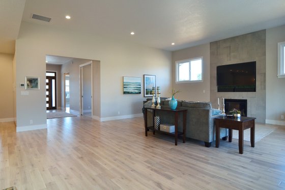 Interior - Other 5 for Prairie House Plan #124-1195 - 3 bed, 2 bath