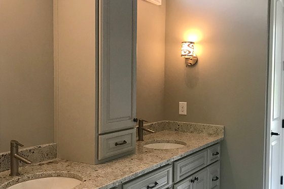 Interior - Master Bathroom for Craftsman House Plan #437-94 - 4 bed, 3 bath
