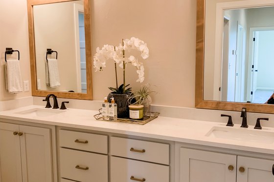 Plan 1067-1 Master Vanity