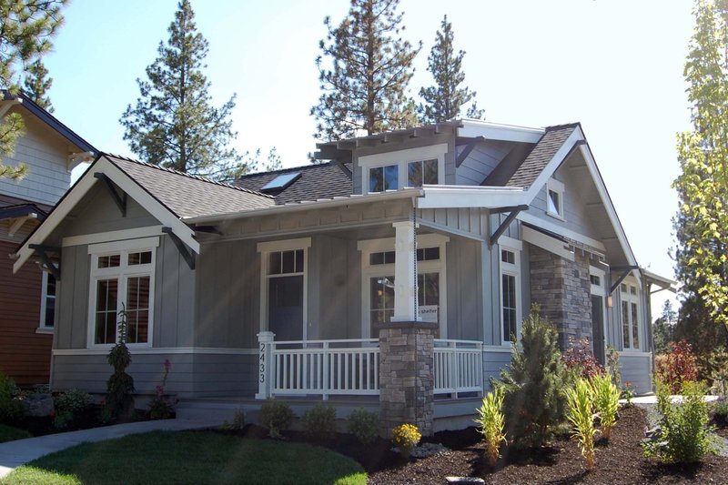 Dream House Plan - Craftsman Exterior - Front Elevation Plan #895-25
