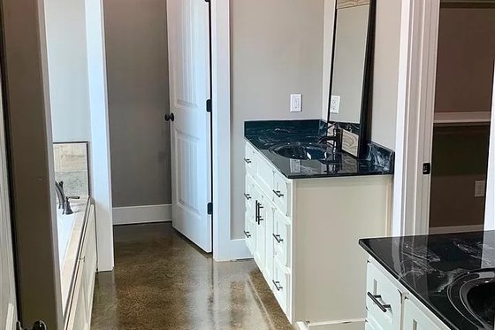 Interior - Master Bathroom for Traditional House Plan #923-145 - 3 bed, 2 bath