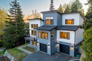 Contemporary Style House Plan - 3 Beds 3 Baths 2589 Sq/Ft Plan #1070-145 Photo 