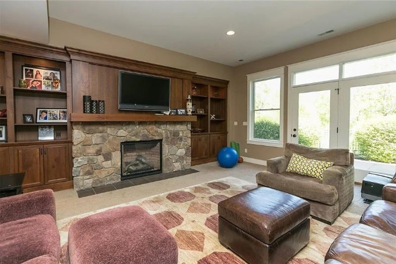 House Plan Design - Interior - Family Room 3 for Traditional House Plan #70-1554 - 7 bed, 4.5 bath