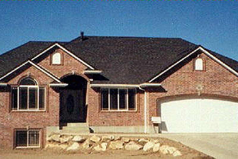 Dream House Plan - Traditional Exterior - Front Elevation Plan #5-129