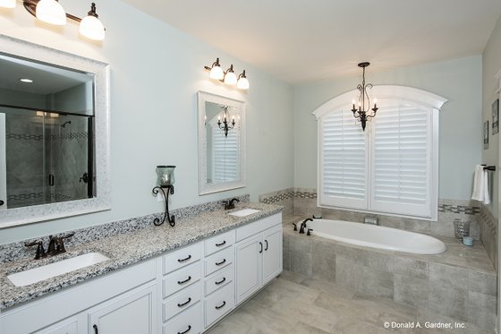 Interior - Master Bathroom for Craftsman House Plan #929-949 - 4 bed, 3 bath