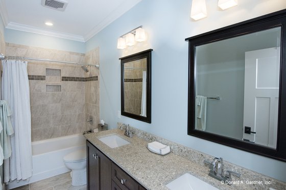 Interior - Bathroom for Craftsman House Plan #929-24 - 4 bed, 3 bath