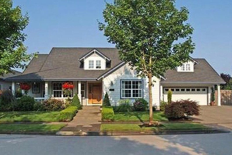 Dream House Plan - Farmhouse Exterior - Front Elevation Plan #124-415