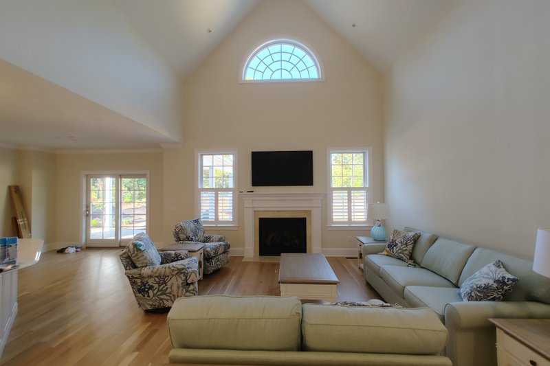 Home Plan - Interior - Family Room 1 for Southern House Plan #20-254 - 4 bed, 3.5 bath