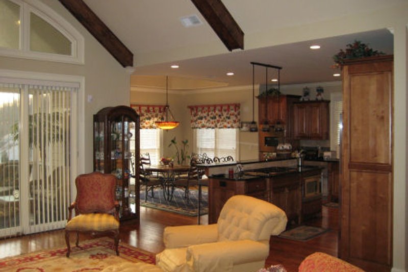 Dream House Plan - Photo 4 for Traditional House Plan #437-45 - 4 bed, 3.5 bath