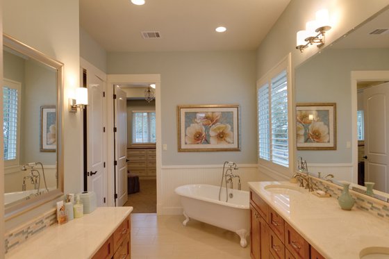 Interior - Master Bathroom for Ranch House Plan #935-6 - 4 bed, 3.5 bath