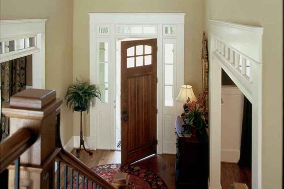 Interior - Entry for European House Plan #927-24 - 5 bed, 4.5 bath
