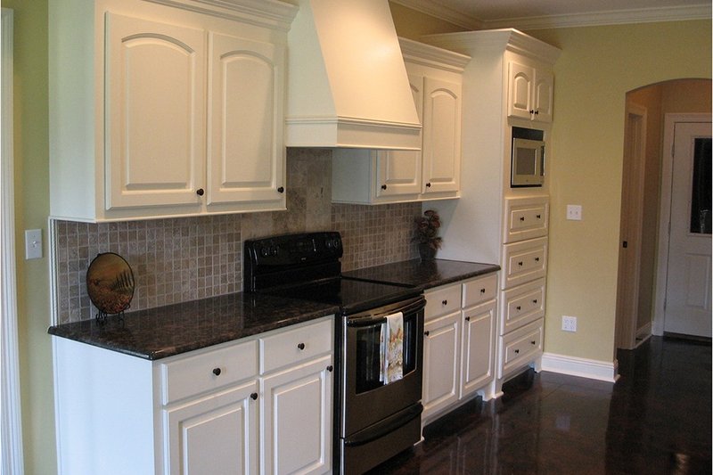 Dream House Plan - 1600 square foot Traditional home