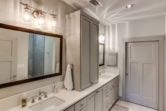 Interior - Master Bathroom for Craftsman House Plan #935-12 - 3 bed, 2 bath