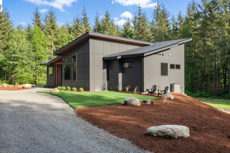 Dream House Plan - Exterior - Front Elevation 4 for Contemporary House Plan #1070-215 - 3 bed, 3 bath