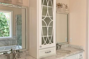 Interior - Bathroom 1 for Craftsman House Plan #437-105 - 5 bed, 5 bath