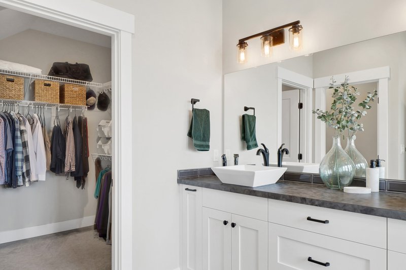 Dream House Plan - Interior - Master Bathroom 1 for Farmhouse House Plan #1070-16 - 3 bed, 2.5 bath