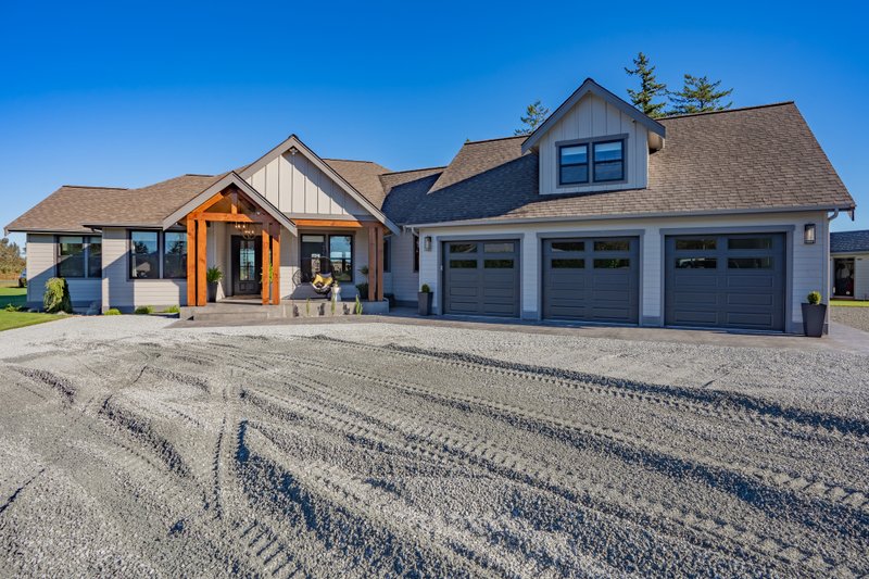 Dream House Plan - Farmhouse Exterior - Front Elevation Plan #1070-22