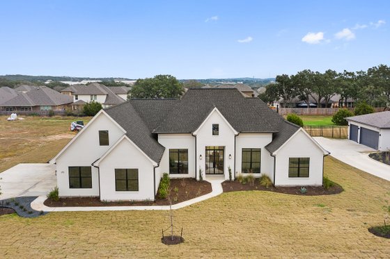 Modern Farmhouse Plan