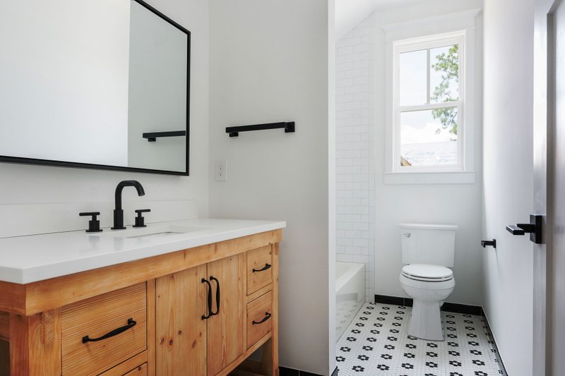 Dream House Plan - Interior - Bathroom for Craftsman House Plan #461-73 - 3 bed, 3 bath