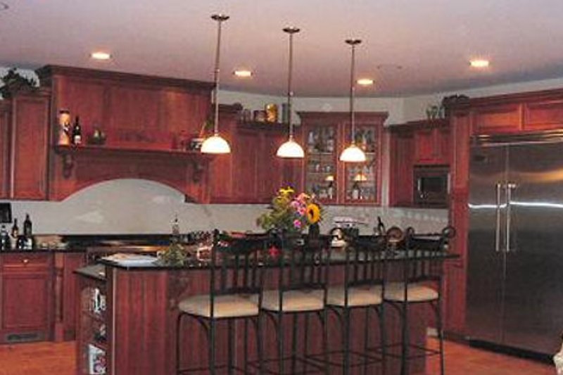 Architectural House Design - Photo 4 for Traditional House Plan #70-555 - 4 bed, 5.5 bath