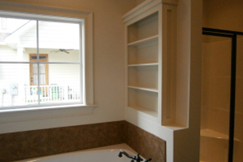 Home Plan - Interior - Master Bathroom for Cottage House Plan #430-63 - 3 bed, 2 bath