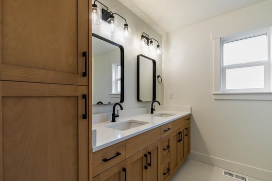 Interior - Bathroom for Craftsman House Plan #1070-43 - 4 bed, 2.5 bath