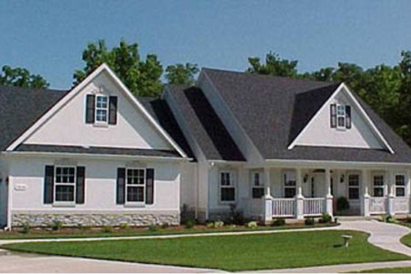 Home Plan - Traditional Exterior - Front Elevation Plan #31-102