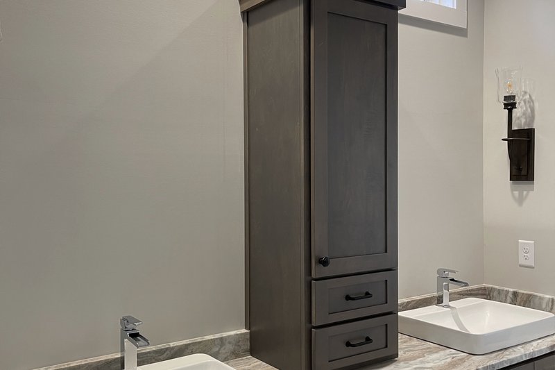 Architectural House Design - Interior - Master Bathroom for Craftsman House Plan #437-114 - 4 bed, 4 bath