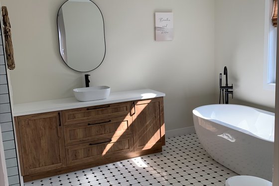 Interior - Bathroom for Farmhouse House Plan #23-2257 - 3 bed, 2.5 bath