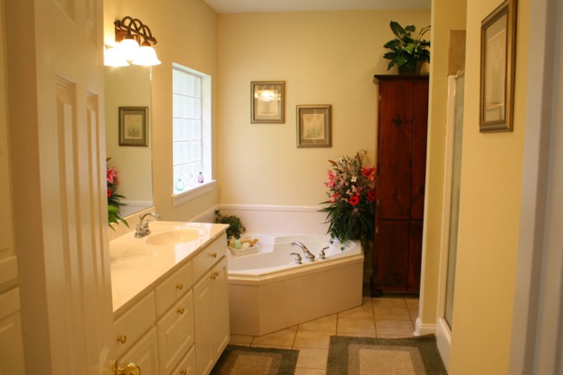 Home Plan - Interior - Master Bathroom for Traditional House Plan #21-139 - 3 bed, 2 bath