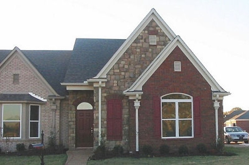 European Style House Plan - 2 Beds 2 Baths 1863 Sq/Ft Plan #81-13657