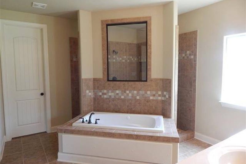 Home Plan - Interior - Master Bathroom for European House Plan #932-29 - 4 bed, 3 bath