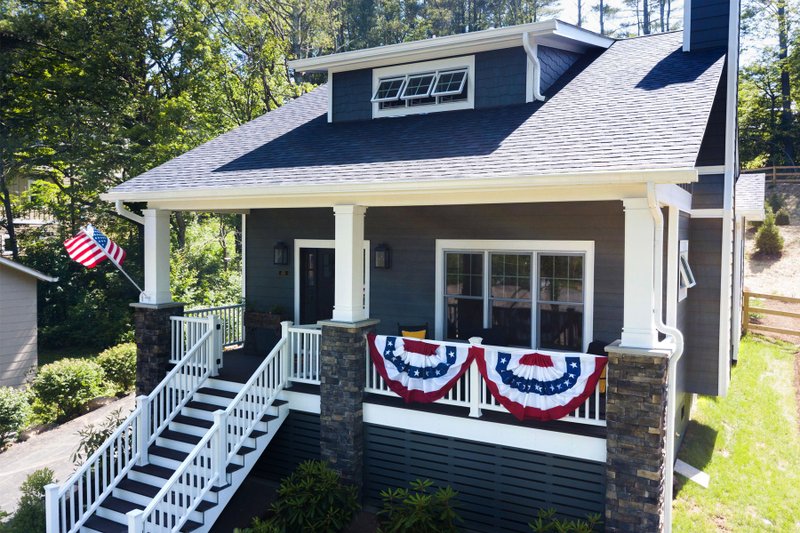 Dream House Plan - Craftsman Exterior - Front Elevation Plan #461-85