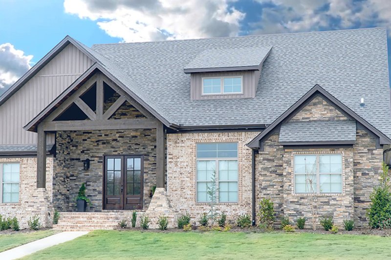 Dream House Plan - Craftsman Exterior - Front Elevation Plan #923-20