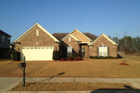 2500 square foot traditional home