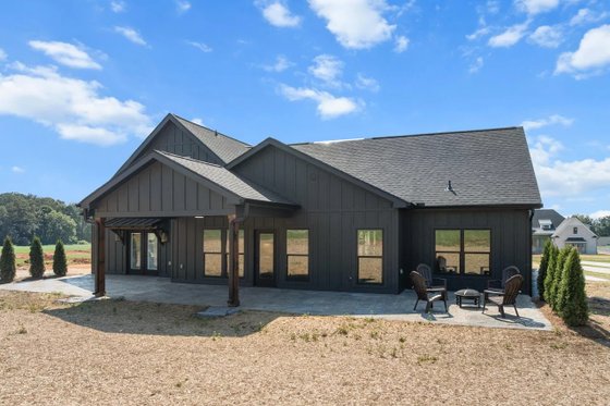 Exterior - Rear Elevation for Traditional House Plan #123-123 - 4 bed, 3.5 bath