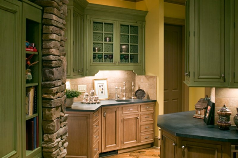 Home Plan - Interior - Kitchen 2 for Craftsman House Plan #54-391 - 3 bed, 3 bath