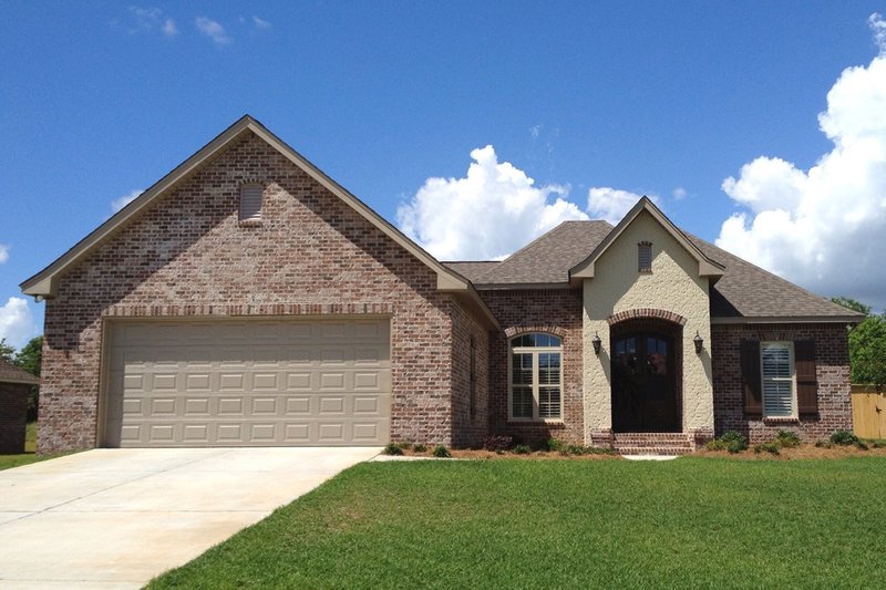 Architectural House Design - Exterior - Front Elevation for Traditional House Plan #430-70 - 3 bed, 2 bath