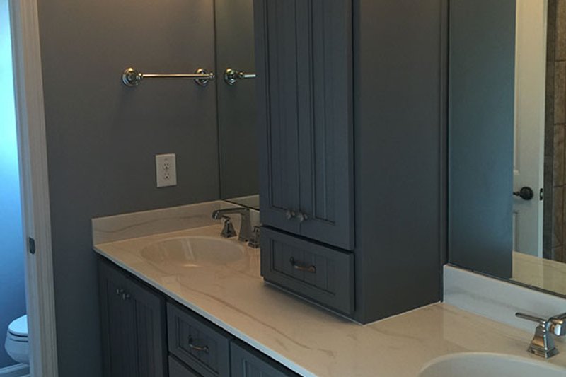 Architectural House Design - Interior - Master Bathroom for Craftsman House Plan #437-91 - 2 bed, 2.5 bath
