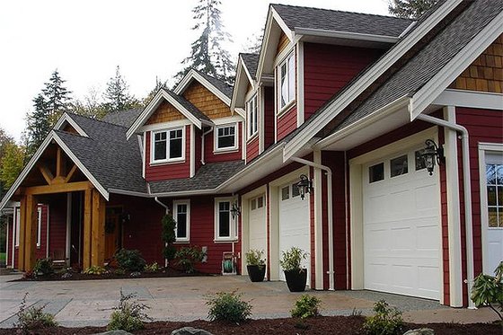 Front View - 2900 square foot Craftsman Home