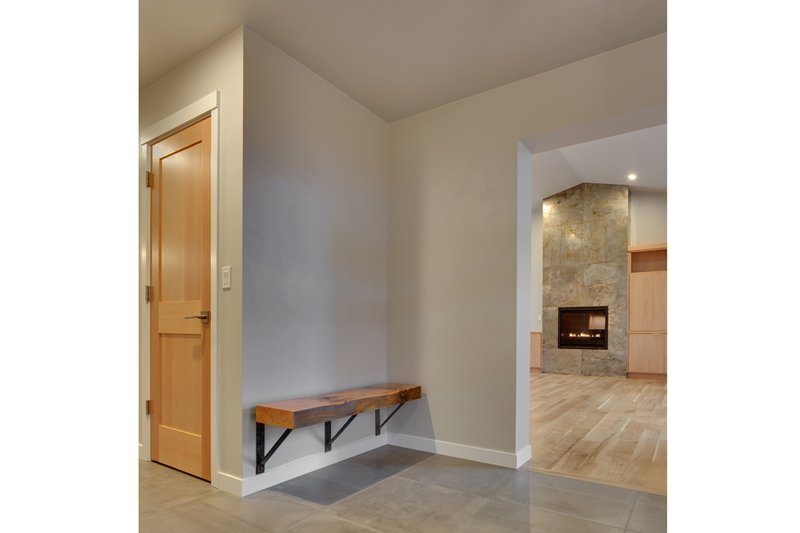 Architectural House Design - Interior - Entry 1 for Ranch House Plan #124-983 - 3 bed, 2 bath