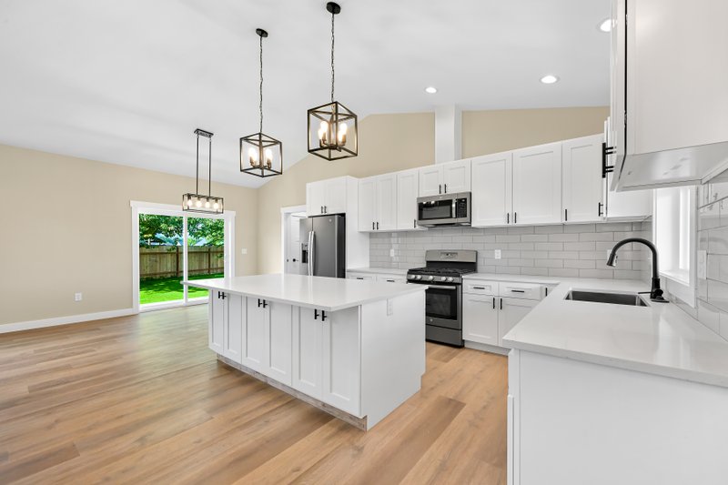 House Design - Interior - Kitchen 3 for Craftsman House Plan #1070-202 - 3 bed, 2 bath